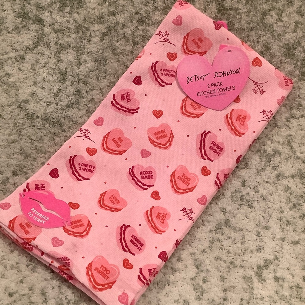 Betsey Johnson Pink and Red Valentines Candy Hearts Kitchen Towels NWT Set of 2